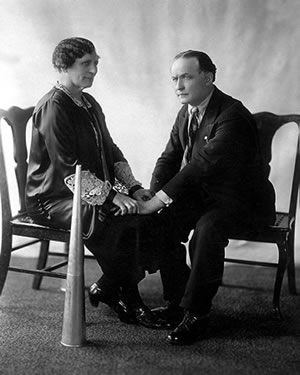 Houdini y una medium en sesión.